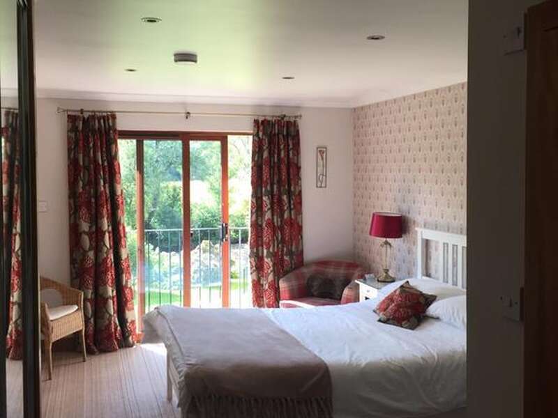 Large Double En Suite - (inc. Breakfast)